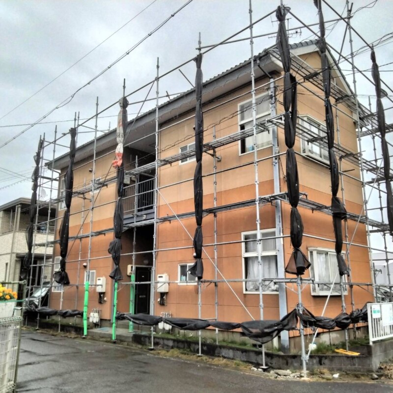 台風前の現場作業