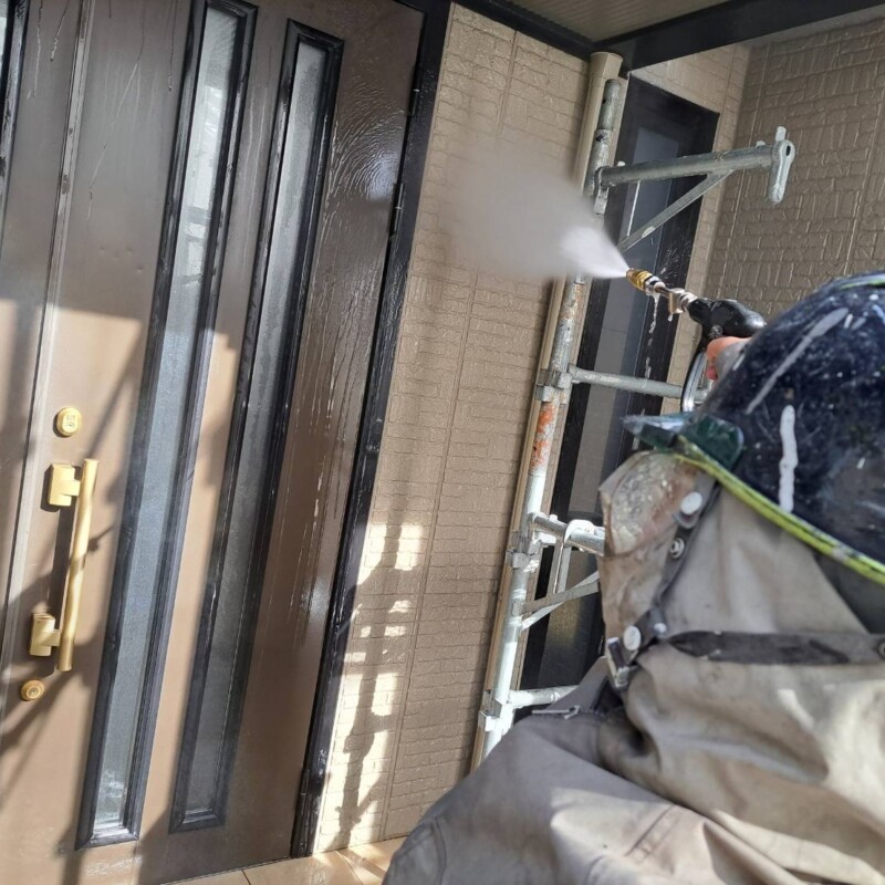 冬の現場で高圧洗浄